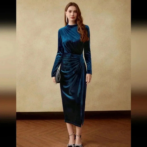 PREMIUM RUCHED VELVET DRESS - Picture 2 of 6